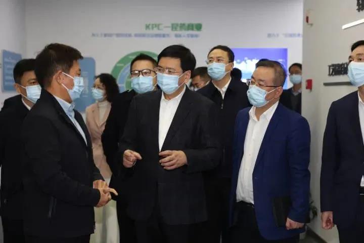 资讯丨黄建发主持召开民营企业座谈会,宋宏伟作为企业家代表发言 资讯丨黄建发主持召开民营企业座谈会,宋宏伟作为企业家代表发言